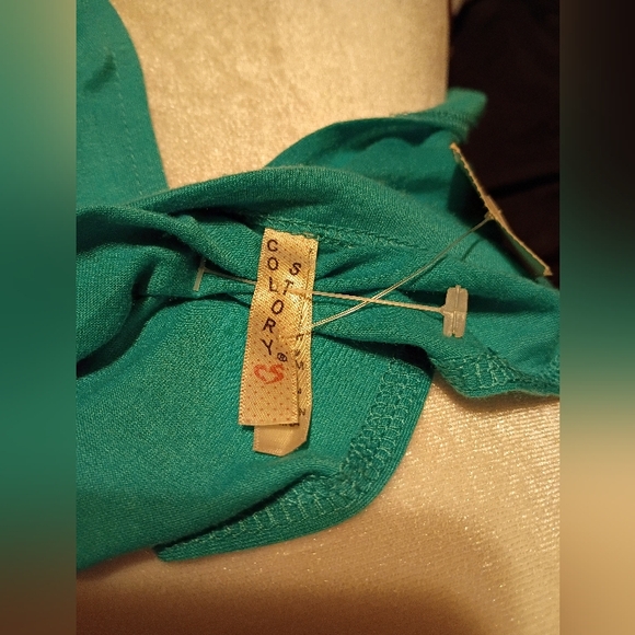 Col Story Split Back Tank - Picture 3 of 3